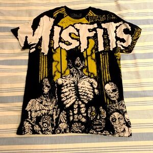 Super dopeall around print misfits t shirt.